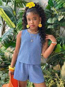 Bộ đồ 2 món cho bé gái tuổi teen: áo tank top cổ tròn chất liệu vải có họa tiết, thắt nơ sau lưng và quần short. - Màu xanh nhạt - Xem 3