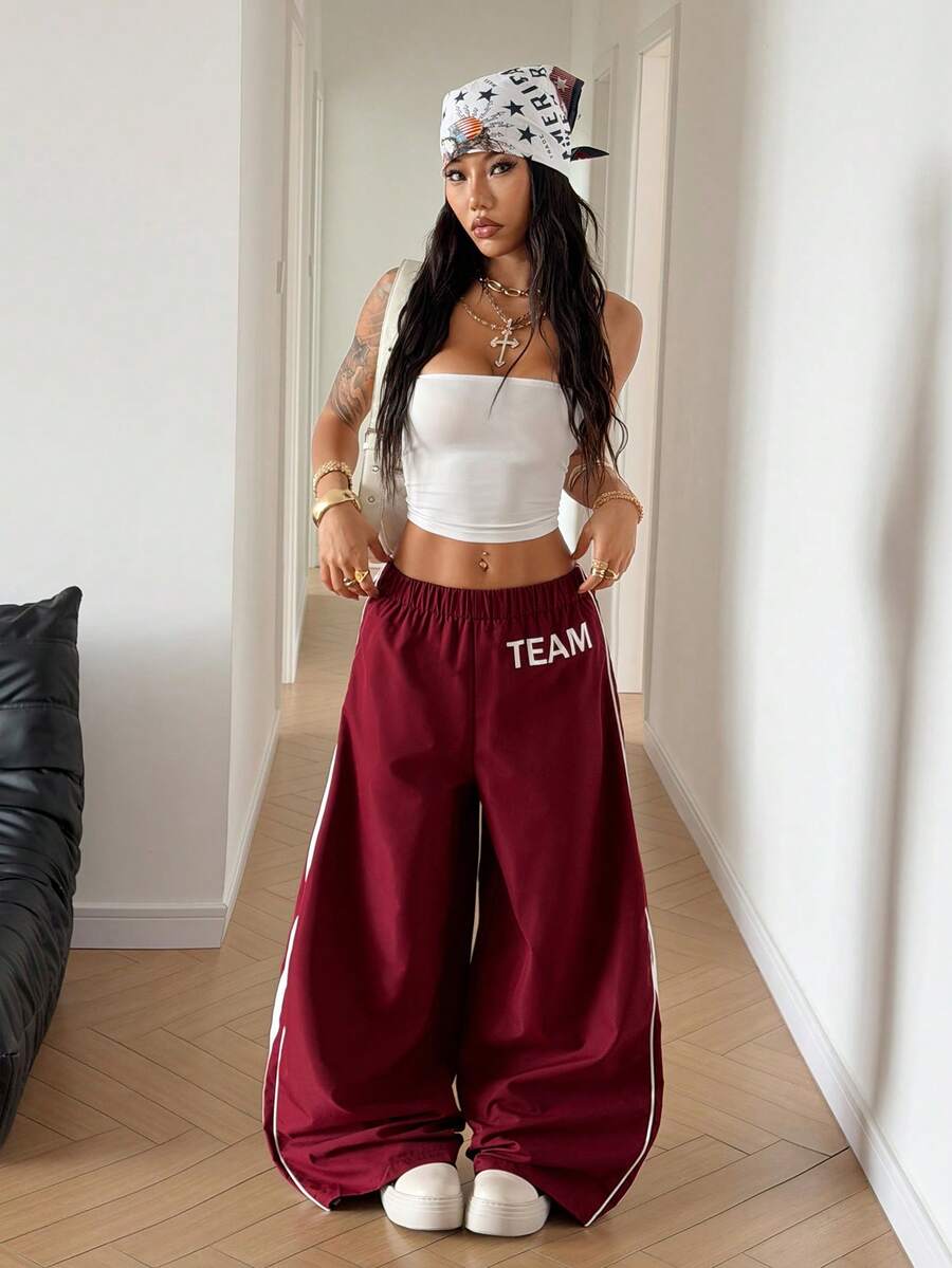 SHEIN HypeZone Bộ 2 món đồ thể thao thường ngày dành cho nữ, áo quây và quần. - Nhiều màu - Xem 1