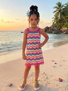 小女孩可爱彩虹荷叶边手工钩织条纹休闲连衣裙，时尚百搭，适合派对、郊游、姐妹合照、公园、露营、度假、日常休闲穿着 - 彩色 - 查看 3