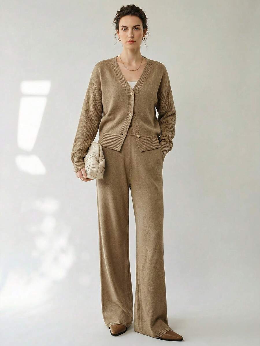 Conjunto de 2 piezas de suéter para mujer Uhlyne, top de manga larga con cuello en V y pantalones, minimalista, vintage, elegante y casual de unicolor con detalles de botones, adecuado para el uso diario, el ocio y eventos formales, otoño/invierno - Camel - Ver 1