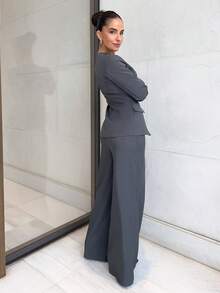 Marta Soriano 女士优雅通勤日常百搭街头时尚新款不对称翻领纽扣腰长袖西装外套和高腰长裤卡其灰色 2 件套西装套装 - 深灰色 - 查看 6