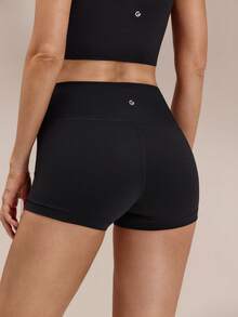 GLOWMODE Quần short FeatherFit™ Sunrise Stretch siêu cạp thấp, co giãn, có dây rút, chống trượt, rộng 2,5 inch, thích hợp cho yoga, pilates, tập luyện và mặc hàng ngày. - màu đen - Xem 5
