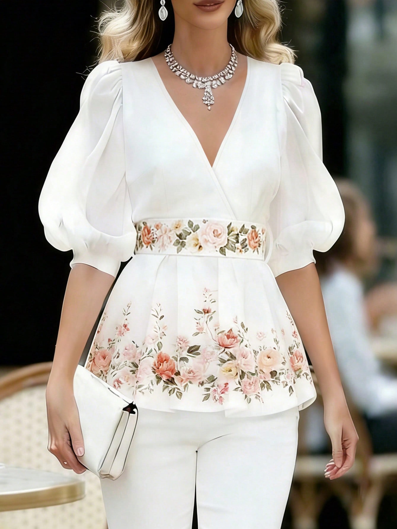 Balvessa بلوزة أنيقة بياقة على شكل حرف V وأكمام قص...