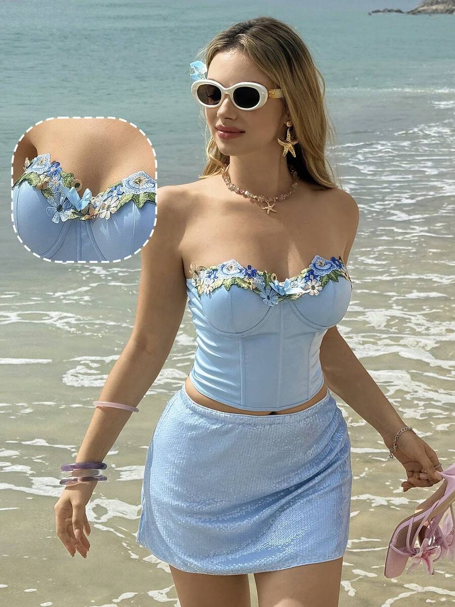 MainGRL Áo croptop corset không dây màu xanh nhạt ngọt ngào với họa tiết hoa thêu, thích hợp cho kỳ nghỉ lễ Phục sinh, đi biển, thời trang nữ, thêu hoa và trang trí nơ, kiểu dáng ôm sát, đa năng cho hẹn hò và đi chơi, bộ sưu tập Xuân/Hè 2026. - Màu xanh lam - Xem 1