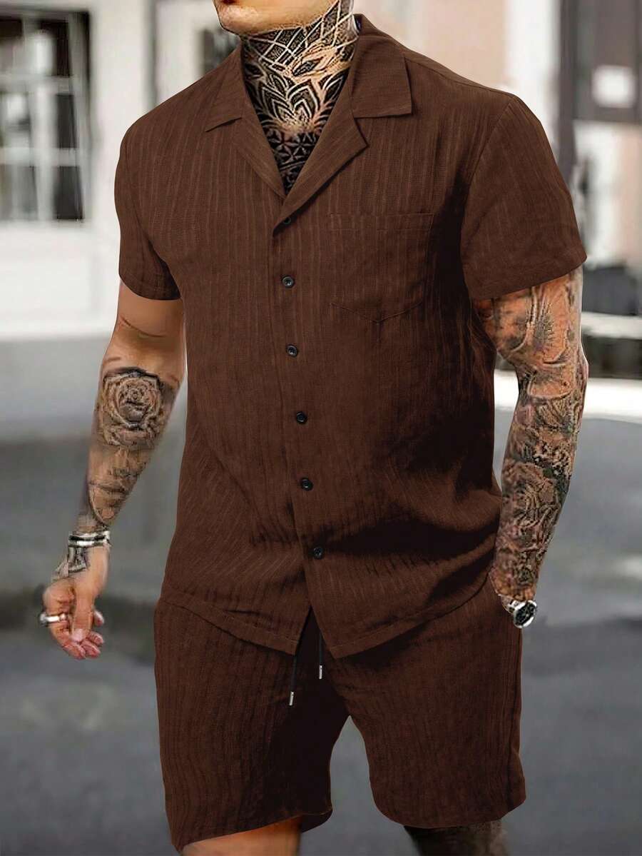 Manfinity Homme 男士純色單排扣短袖襯衫與短褲兩件套休閒套裝,正式 - 摩卡棕 - 查看 1