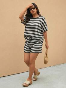 Elaquor Bộ đồ 2 món dành cho nữ cỡ lớn - Áo cổ tròn kẻ sọc và quần short cạp chun, trang phục thường ngày thoải mái. - Đen và trắng - Xem 4