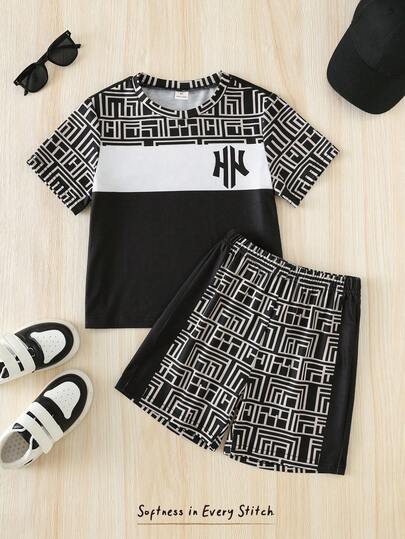 SHEIN Bộ 2 món cho bé trai: áo thun cổ mềm tay ngắn phối màu tương phản và quần short cạp chun.
