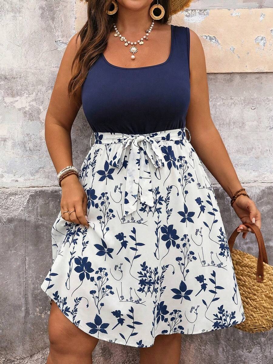 SHEIN VCAY 大码女式休闲度假连衣裙，蓝白花卉拼接，母亲节完美之选。夏季女装，乡村风，派对装，沙滩裙，波西米亚风V领。 - 藍白色 - 查看 1