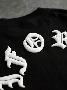 Manfinity EMRG 男士休闲字母压纹短袖T恤，夏季 - 黑色 - 查看 2