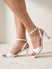 Sandalias de tacón de charol blanco para mujer, a la moda, con tira en el tobillo, ideales para el verano. Elegantes sandalias de tacón de punta cuadrada en blanco brillante con tira ajustable en el tobillo. - Blanco - Ver 3