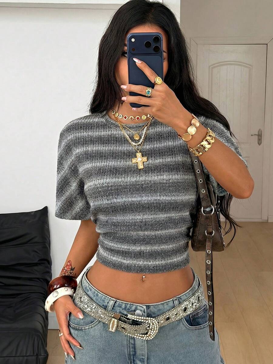 Coolane 女士夏季极简主义 Y2K 基本款日常休闲返校街头风弹力白色宽松褶皱短款T恤 - 灰色 - 查看 1