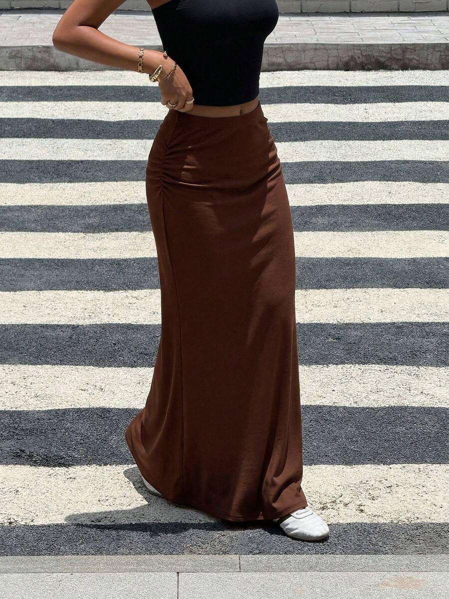 SHEIN Mädchen Maxirock mit Falten in Unifarbe, lässiger & minimalistischer brauner langer Rock, Muttertags-/Abschlusskleid, brauner Rock, brauner Maxirock, geeignet für Frühling & Sommer, Alltag, Ausflüge, Urlaub, Feiertage, stilvolle Mädchen, lässige Kleidung, neuer Stil, Homecoming, Entspannung, Schulanfang, mädchenhafte Art T-Shirt - Braun - Übersicht 1