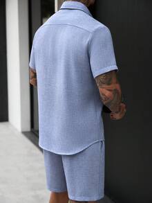 Manfinity CasualCool 男士纯色纹理休闲短袖衬衫短裤套装，男士两件套，夏季男士服装，男士度假套装，男士沙滩套装，男士夏季套装，男士两件套服装套装，假日 - 藍色 - 查看 2