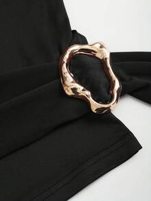 Sweetra Kaos Tanpa Lengan Wanita Model Tube Top Asimetris Berlapis dengan Tekstur Vintage Minimalis Berfokus pada Desain Gaya High Street Chic Musim Semi/Panas Terbaru untuk Wanita - Hitam - View 5