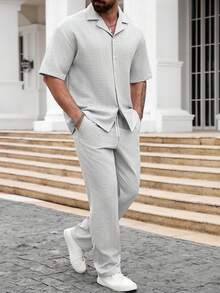 Manfinity Homme 男士纯色 Polo 领单排扣短袖衬衫上衣搭配抽绳腰长裤休闲日常套装 - 淺灰色 - 查看 3