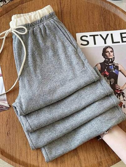 Pantalón de pierna ancha para mujer, casual y elegante. Sin bolsillos, apto para cualquier temporada del año. Ajuste de cintura natural con resorte y cordón  ajustable para mayor comodidad. Tela de poliéster y spandex. Textura lisa y colores sólidos sin estampados. Interior muy suave, fresco y cómodo, ideal para el uso diario.