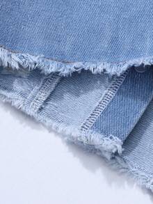 SHEIN Bộ 2 món cho bé gái tuổi teen: áo hai dây dệt kim sọc đen và áo khoác gile denim, set đồ thường ngày đi làm. Áo denim lửng màu xanh nhạt và váy slip dệt kim đen cho bé gái, set trang phục thường ngày đa năng. - Đen và trắng - Xem 6