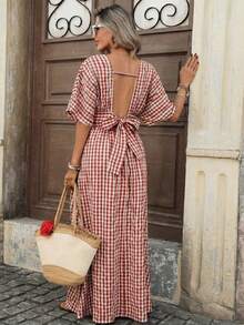 Elegante vestido de mujer con cuello en V profundo, mangas cortas y cintura ceñida, en estilo francés con tejido a cuadros azul y blanco - Rojo - Ver 2