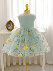 SHEIN Glamorique Kids Đầm công chúa cho bé gái, đầm dự tiệc sinh nhật, đầm cưới, đầm dạ hội, chất liệu satin, không tay, màu xanh lá cây nhạt, chân váy lưới hoa nhiều lớp, kiểu dáng Trung Đông & Châu Âu, nơ sau lưng. - màu xanh lá - Xem 4
