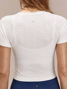 GLOWMODE 超细柔软无缝光泽全天吸汗弹力修身网眼提花短款圆领日常休闲夏季服饰 - 白色 - 查看 3