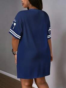 Slaydiva Plus Size Summer Casual Numeric Print Split Hem Dress - Blue - View 2