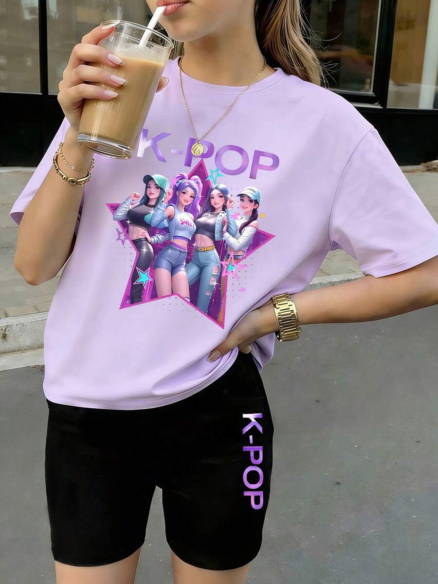 少女短袖印花T恤短裤套装，休闲舒适的春夏装，时尚设计，适合户外活动、野餐、街头摄影、居家、上学、节日庆典、送礼等场合。 - 彩色 - 查看 1