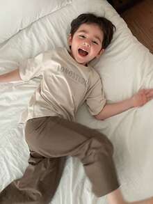 DAZY Bộ đồ mặc nhà thoải mái cho bé trai tuổi thiếu niên, gồm áo thun và quần. - màu nâu - Xem 5