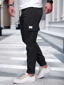 Manfinity Homme 男士成熟休闲工装裤，适合日常休闲穿着、周末郊游、户外活动、旅行探险以及年轻人的社交场合。这款裤子是男士衣橱中不可或缺的百搭单品，也是送给男友或丈夫的绝佳礼物。 - 黑色 - 查看 5