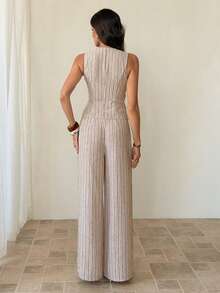 SHEIN Tall 女士优雅、简约、休闲、时尚、通勤、都市、现代、度假、波西米亚风、舒适的 V 领条纹背心，配有金属扣，搭配卡其色高腰裤两件套。 - 棕色 - 查看 2