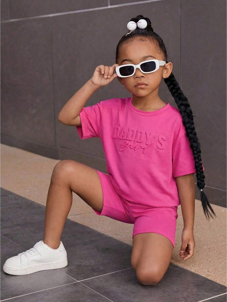 少女休闲街头风英文字母压纹印花宽松短袖上衣搭配修身骑行短裤套装,“爸爸的小公主”图案T恤和短裤套装,经典休闲百搭,适合春夏穿着 - 玫紅色 - 查看 1
