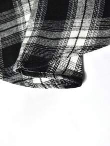 Manfinity Homme Kemeja Pria Kasual Motif Kotak-kotak Kancing Depan Lengan Pendek, Musim Panas - Hitam dan Putih - View 4