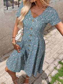 SHEIN Clasi Plus Size Summer Ditsy Floral Button Decor Short Sleeve Dress - Blue - View 3
