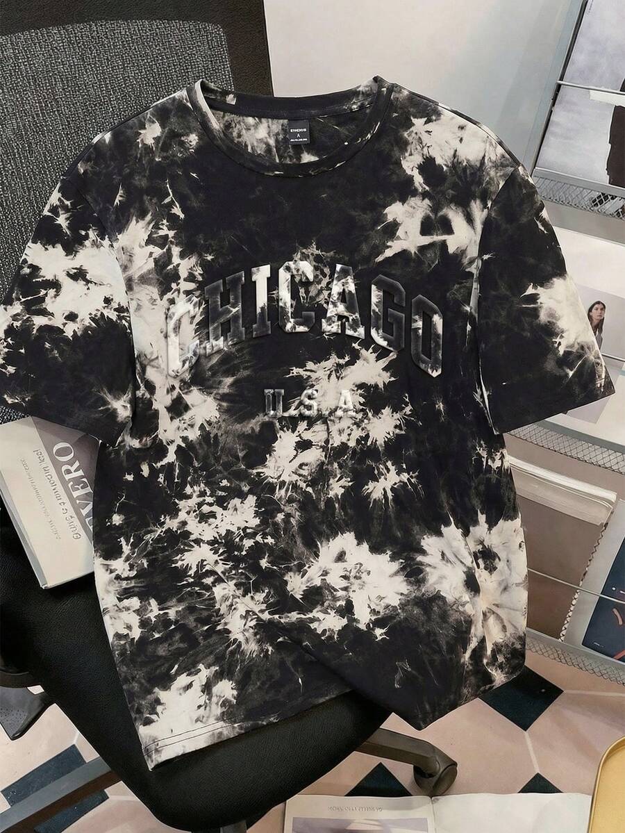 Manfinity Joysei Camiseta de manga corta con cuello redondo casual con estampado de letras en relieve y teñido anudado en negro para hombres - Negro - Ver 1