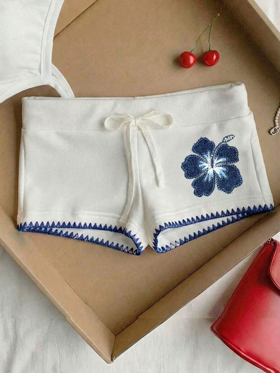 SHEIN EZwear Shorts slim fit de cintura com cordão, estampa floral, em tecido azul minimalista e casual com barra bordada, adequado para verão, férias e festa na praia - Branco - Visão 1