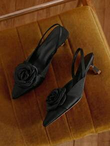 Eladyva Chaussures à bout pointu minimalistes de couleur unie pour femmes, polyvalentes, élégantes, convenant pour les banquets avec des talons hauts confortables et à la mode en matière de satin avec décoration florale - Noir - Voir 2