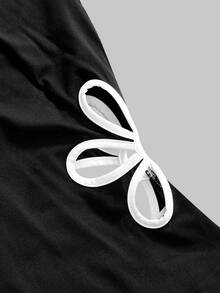 ROMWE Áo thun cổ chữ V phối màu tương phản họa tiết hoa khoét lỗ dành cho cô gái ngọt ngào - Đen và trắng - Xem 4