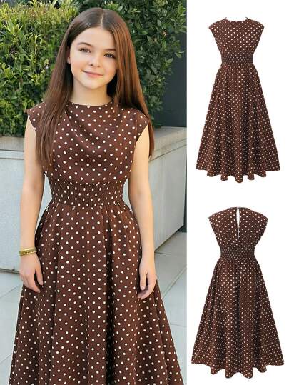 SHEIN Vestido sin mangas con lunares vintage para niñas preadolescentes. Diseño de tela suave (cuello redondo sin mangas + cintura elástica con pliegues + falda larga acampanada, base marrón con estampado de lunares blancos todo sobre todo), tela suave adecuada para primavera, verano y otoño. Elemento clásico de lunares + silueta minimalista apta para uso diario, citas casuales, actividades escolares. Falda holgada fácil de estilizar y mantener, creando un aspecto retro y femenino suave.