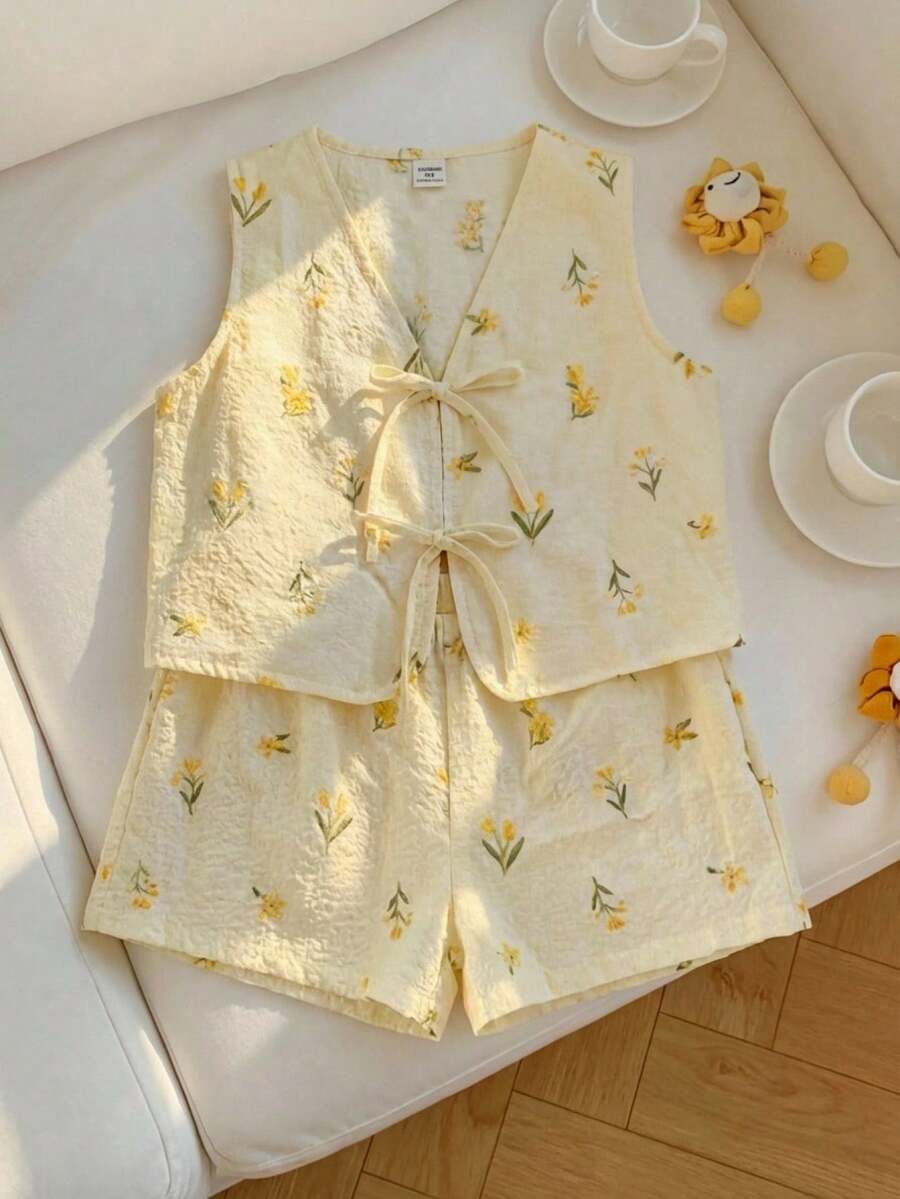 SHEIN Conjunto informal de 2 piezas de top con tirantes de lazo de jacquard amarillo y shorts para niña preadolescente - Amarillo - Ver 1