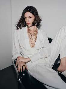 Noxbound 这款时尚的椭圆形戒指，兼具精致高端的气质，是一款个性化的优雅配饰。18K镀金，简约复古，优雅别致，适合送给妈妈、女士、女孩等各种场合，例如夏季、海滩、舞会、派对、度假、旅行等。风格融合了波西米亚风、现代感和时尚感，日常佩戴和工作日皆宜。 - 金色 - 查看 3