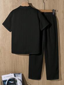 SHEIN Tween-Jungen 2 Stücke Lässig Urlaubs Vielseitig Einfarbig Strukturierte Stoff Wellen Gestreifte Weiß Hemd und Hose Set, geeignet für Pendeln, Schule, Alltag Alltag Outfit, Sport, Frühling/Sommer - Schwarz - Übersicht 2