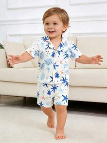2 piezas Conjunto de pijama de niño pequeño con camisa tipo polo con estampado de estrella de mar y hojas y pantalón corto, de tela de punto suave y retardante de llamas - Blanco - Ver 6