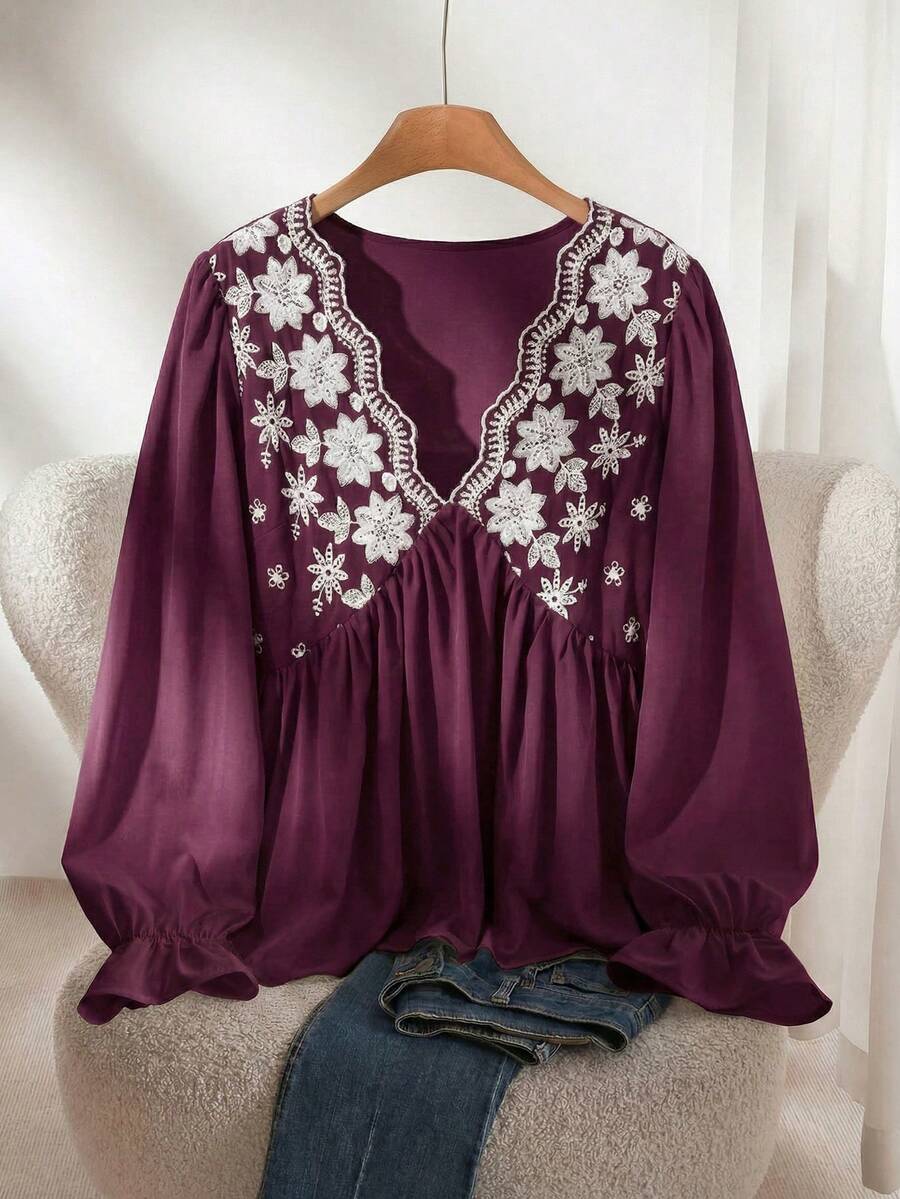 CosyJoli Blusa casual versátil de uso diario para mujer talla grande con cuello en V profundo, bordado floral y fruncido - Rojo - Ver 1