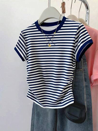 SHEIN 女童条纹腰身T恤套装，简约条纹休闲设计，多色条纹，白色、藏蓝色修身腰身T恤，春夏氛围，春夏穿搭，轻松舒适，时尚女童套装，休闲装，儿童印花图案服装，春夏套装，新款，清爽休闲，春夏假期