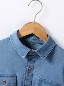 Bộ đồ thể thao cho bé trai tuổi teen mùa xuân thu 2026, màu xanh nhạt, chất liệu denim bạc màu, kiểu dáng đường phố Mỹ, áo sơ mi denim dáng rộng và quần ống côn, phong cách thường ngày cá tính cho mùa tựu trường. - Rửa trung bình - Xem 4
