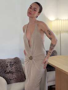 Abrilcols 金属质感度假沙滩音乐节露背优雅深V弹力美丽女士连衣裙派对 - 杏色 - 查看 6