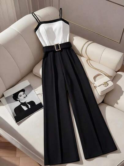 Franclia Bộ sưu tập mới dành cho nữ gồm những bộ jumpsuit ống rộng, dây đeo mảnh, phối màu độc đáo, cài khuy kim loại ở eo, hoàn hảo cho công sở và đi làm, toát lên vẻ duyên dáng trí thức và phong cách sinh viên.