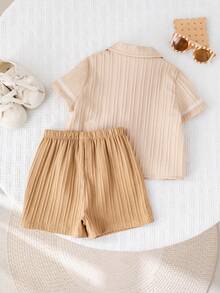 SHEIN 2pcs Baby Boy Summer Casual White Textured Short Sleeve Shirt And Shorts Set, Holiday Shirt Outfit - Multicolor - View 2