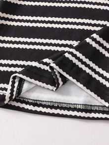 SHEIN Vintaside Kids Áo thun cho bé trai kiểu dáng thường ngày, thoải mái, đa năng, chất liệu vải có họa tiết, dễ phối đồ. - Đen và trắng - Xem 5