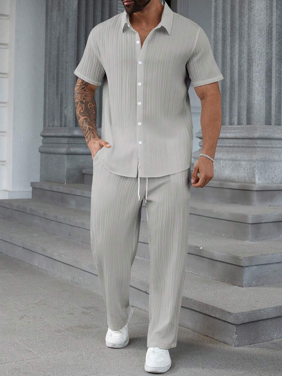 Manfinity Homme Bộ đồ nam trơn màu, áo sơ mi ngắn tay cài một hàng khuy và quần dài, thích hợp mặc hàng ngày. - Màu Xám nhạt - Xem 1