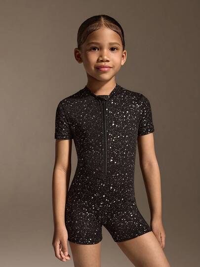 SHEIN Conjunto de ropa deportiva casual para niñas con estampado, de manga corta y ajustada. Atuendo de verano, de corte slim, con diseño de moda adecuado para deportes, fitness, actividades al aire libre, campus y uso diario